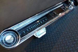 Retro stereo system with multiple knobs