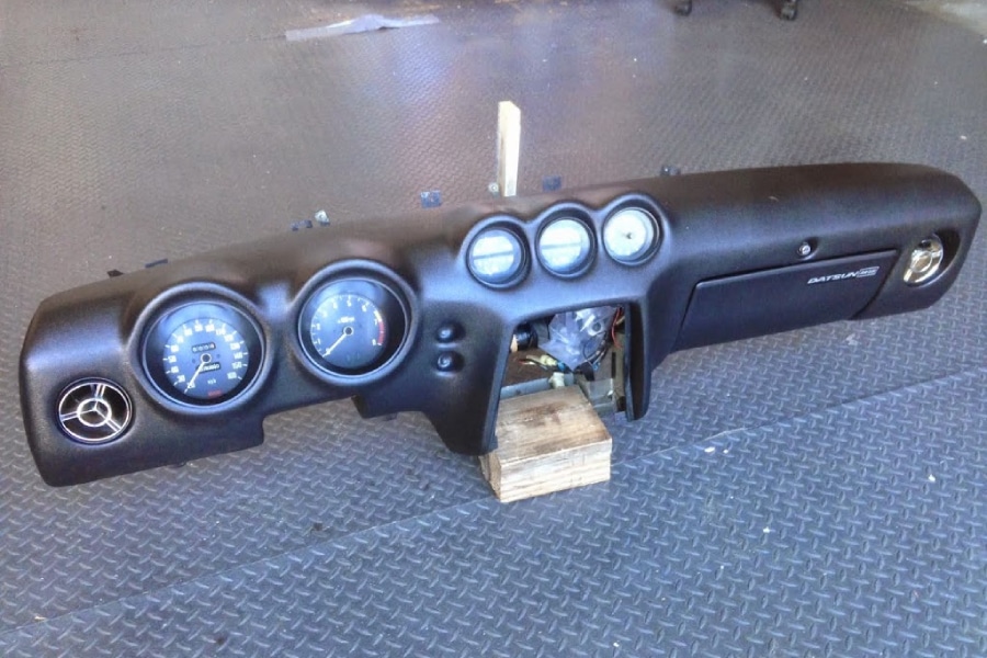 1970 Datsun 240Z Dash Pad & Gauges Restoration